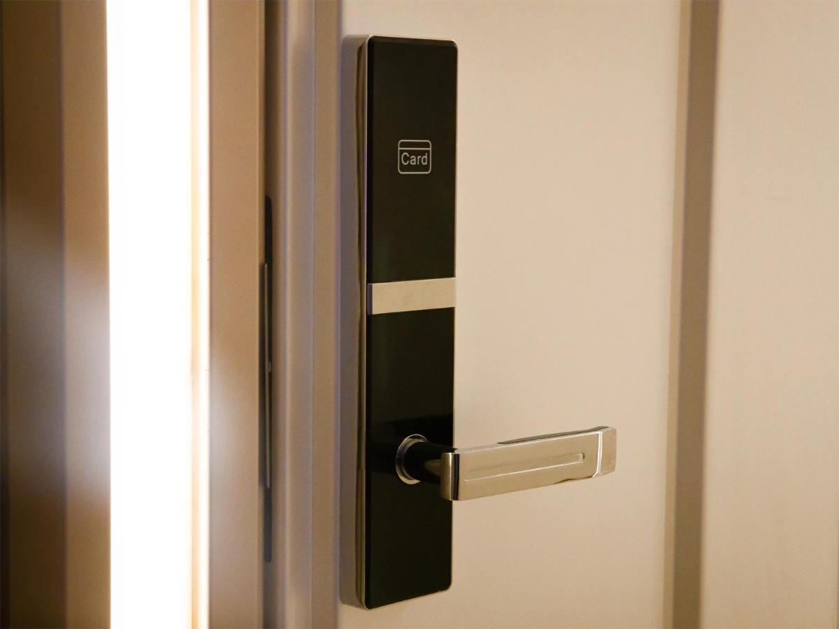Caps Lock Future Kapselhotel *