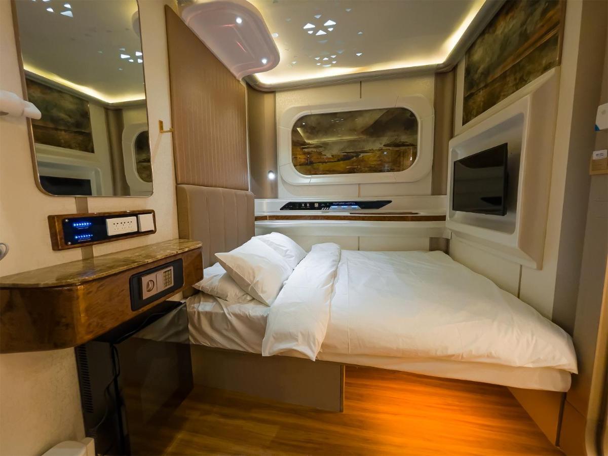 Caps Lock Future Capsule hotel *