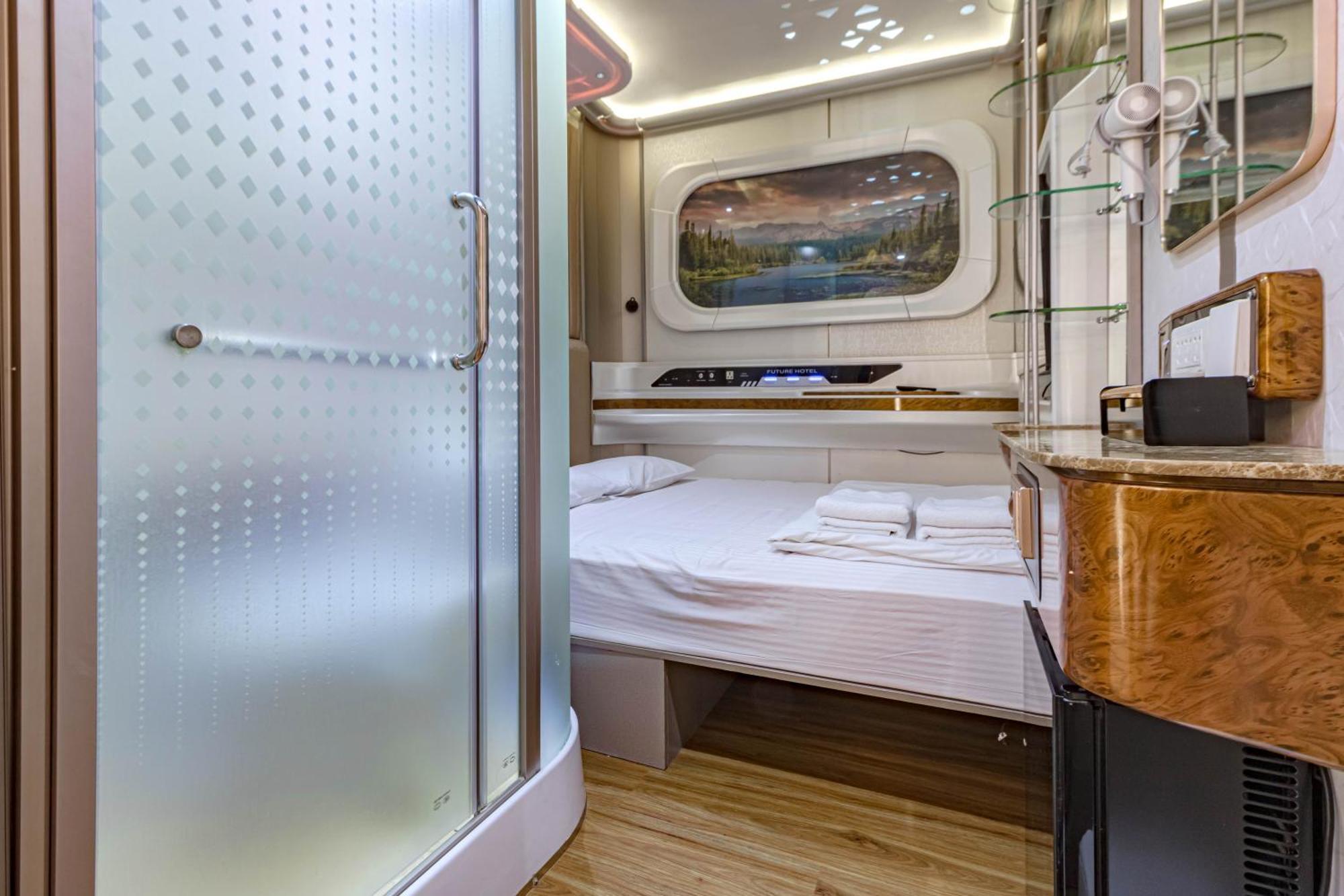 Capsule hotel Caps Lock Future *